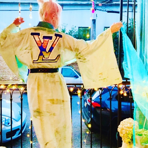 Meet your Posher Ellen - Picture 7 of 8